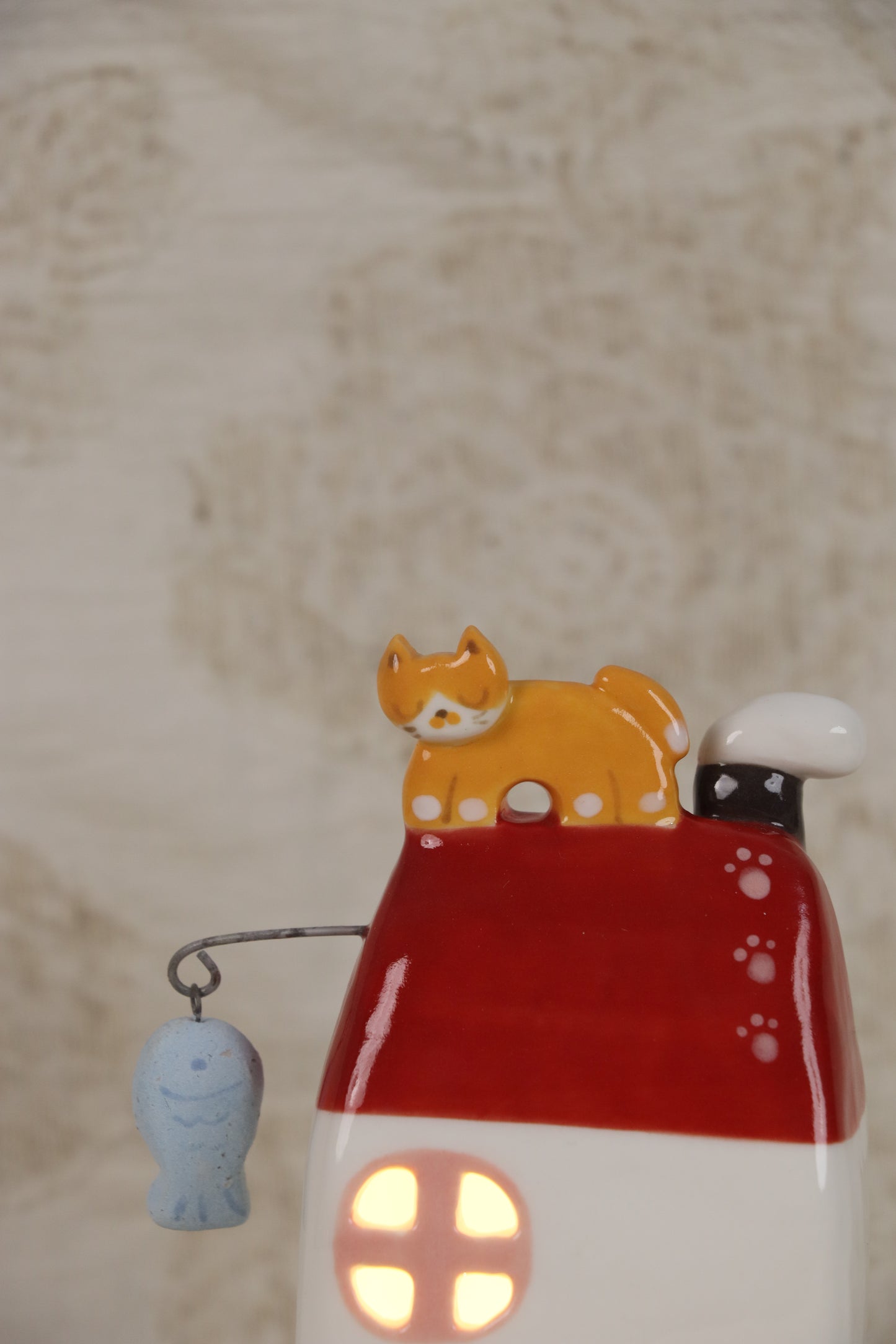 The Cat on the Roof — Handcrafted Pottery Cat House Ambient Light